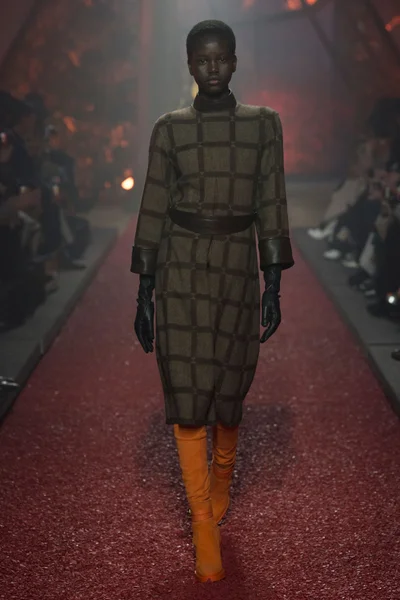 Look 13